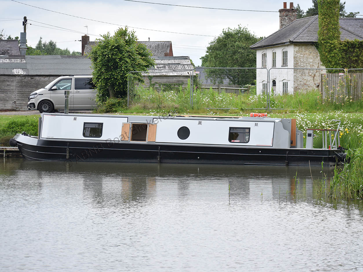 CHARNWOOD HOBBIT boat photo