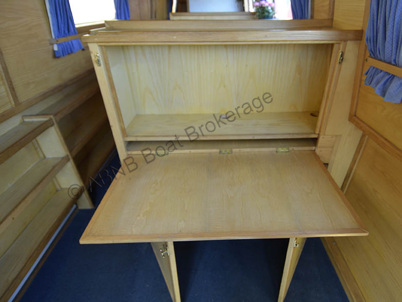 4123deskL.jpg
