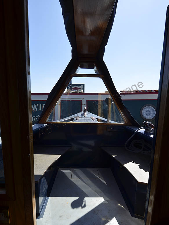 4123welldeckP.jpg