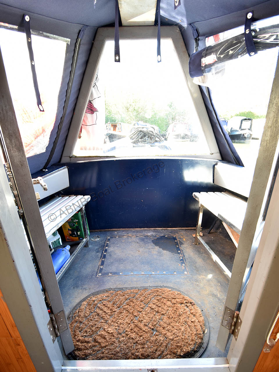 4125welldeckP.jpg