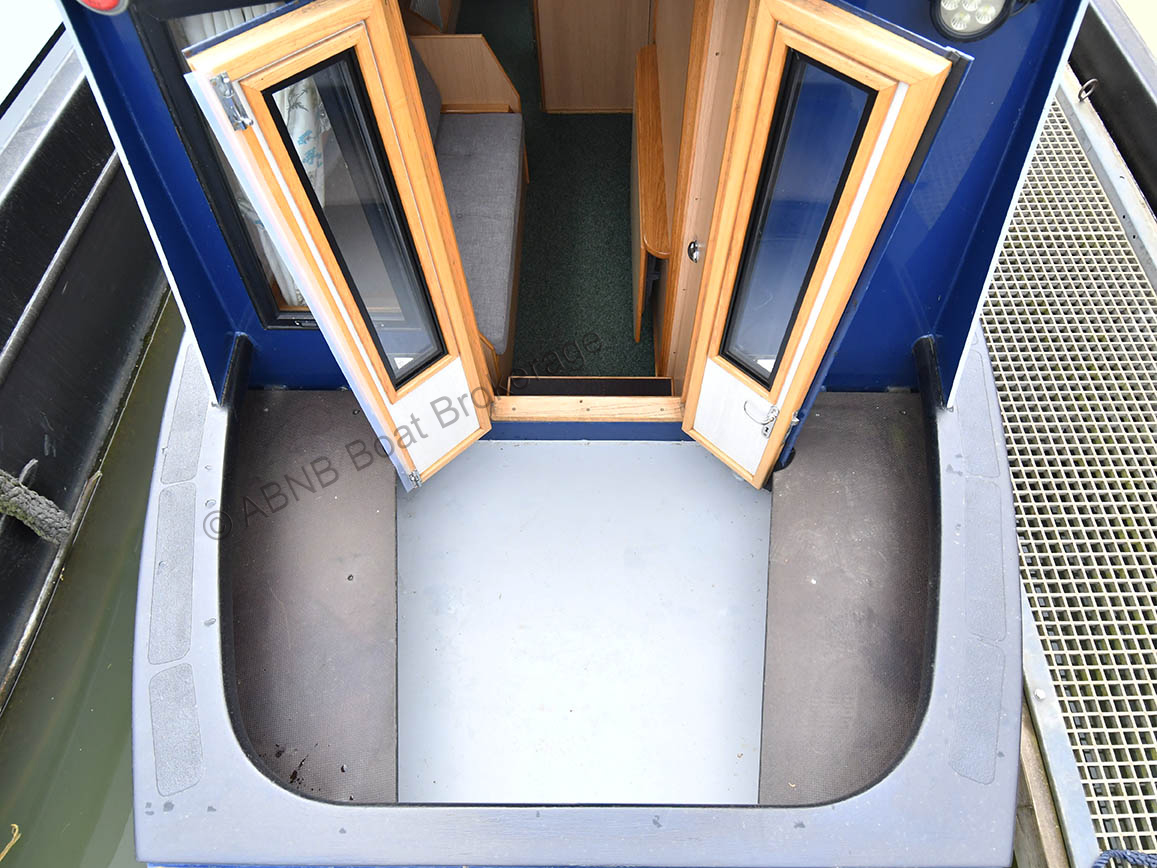 4132welldeckL.jpg