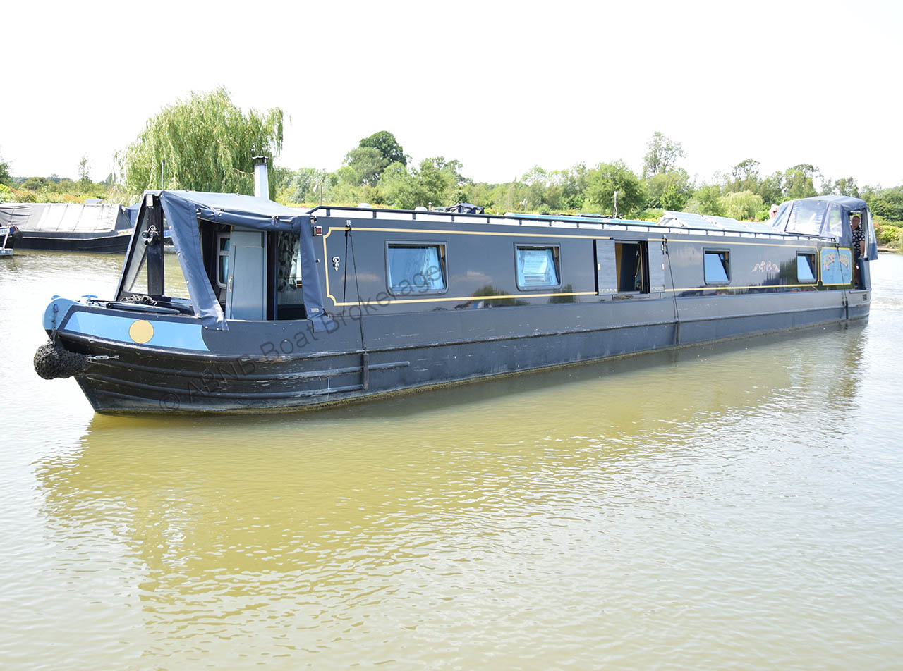 KISS THE RAIN boat photo