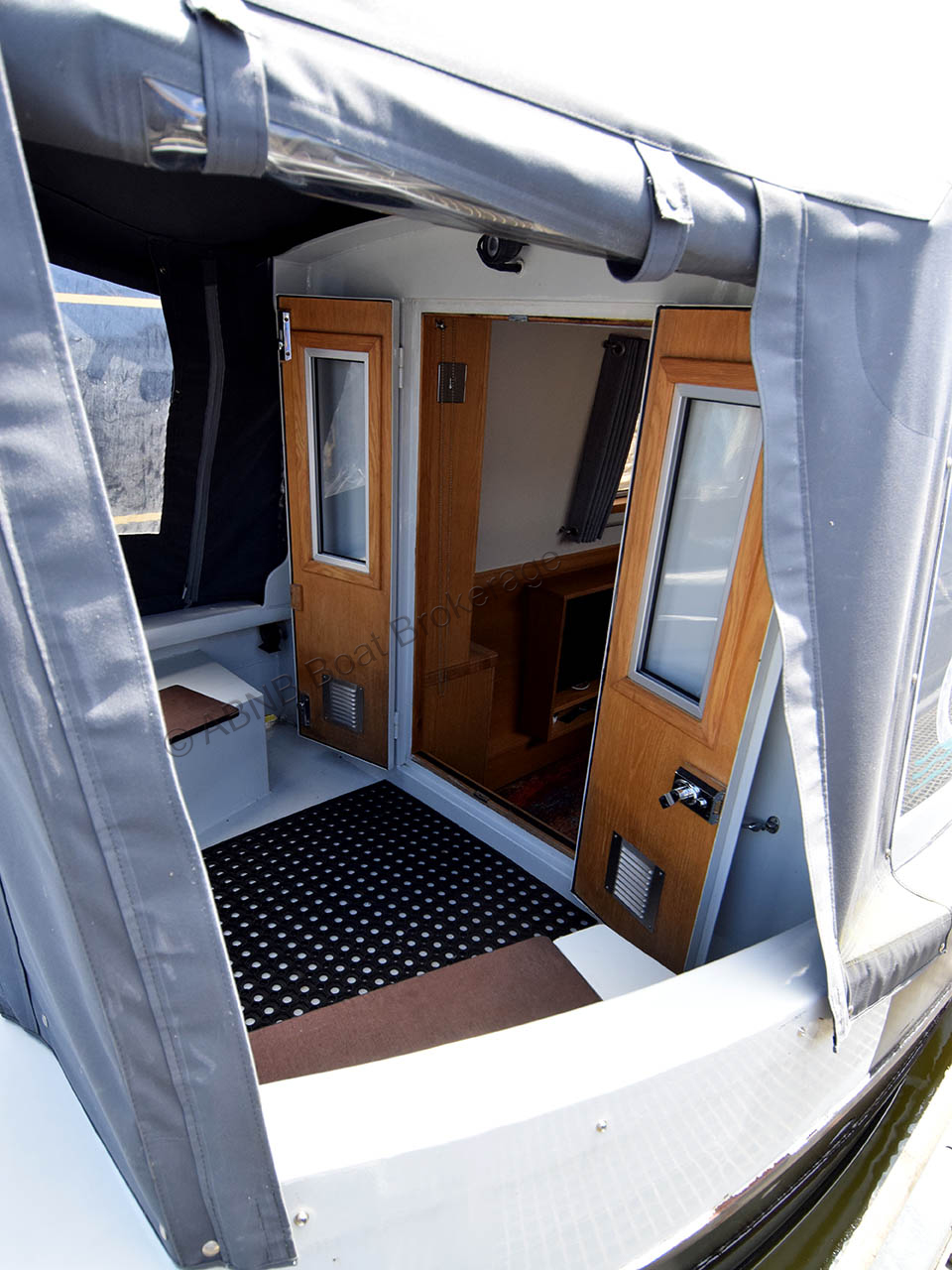 4143welldeckP.jpg