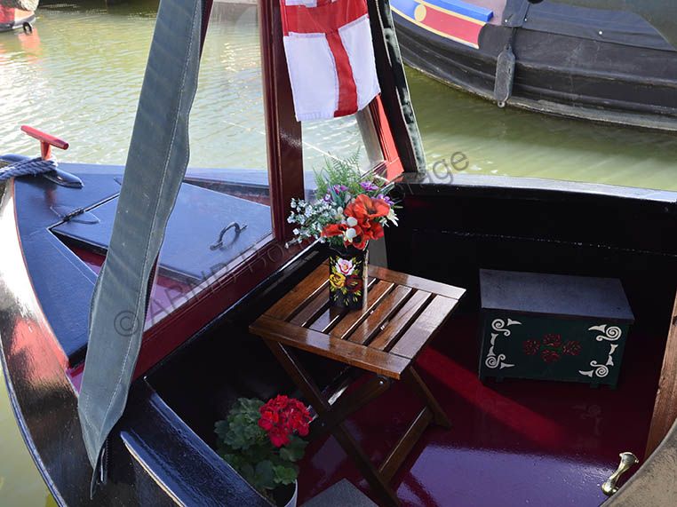 4164welldecktableL.jpg