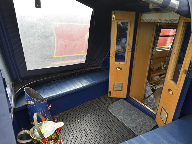 4203welldeckL.jpg